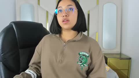 isabellrodriguez18 online show from 11/12/25, 03:18