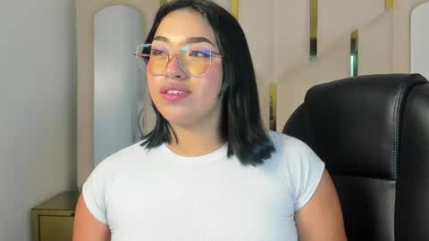 isabellrodriguez18 online show from 05/11/26, 03:23