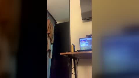 Isa online show from 04/22/26, 12:24