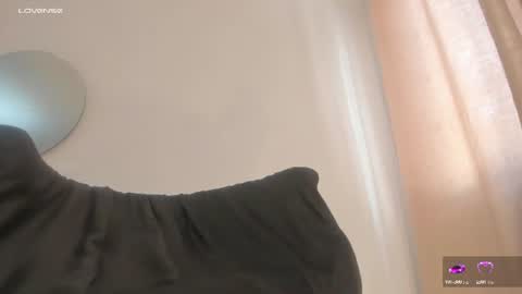 Snapshot of isabelsexysmile_ chatting on 07/22/26, 07:27 Isabel M online show from 07/22/26, 07:27