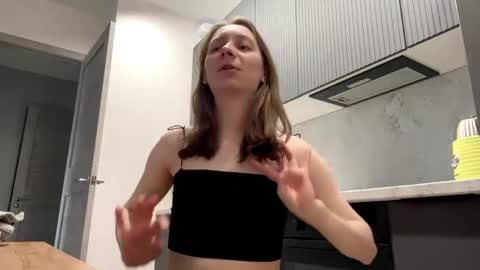 Snapshot of isabelvonseeger chatting on 04/27/26, 12:14 I am Maxine ntmu online show from 04/27/26, 12:14