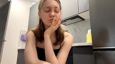 Snapshot of isabelvonseeger chatting on 04/29/26, 01:48 I am Maxine ntmu online show from 04/29/26, 01:48