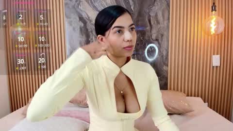 Snapshot of isadora_14 chatting on 10/11/25, 04:49 ISADORA online show from 10/11/25, 04:49