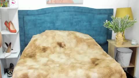 Isabel online show from 04/28/26, 12:43