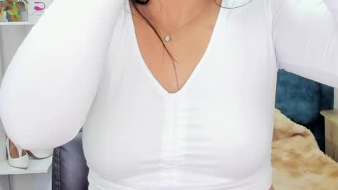 Isabel online show from 05/22/26, 02:19