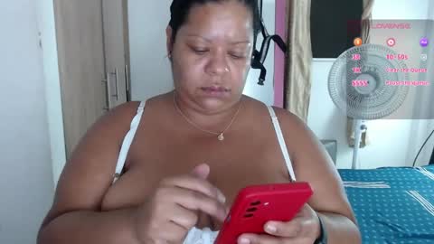 Snapshot of isahot_latin_doll chatting on 05/15/26, 12:06 isa online show from 05/15/26, 12:06