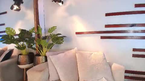 Snapshot of isamoon_ chatting on 07/25/26, 01:08 Isa online show from 07/25/26, 01:08