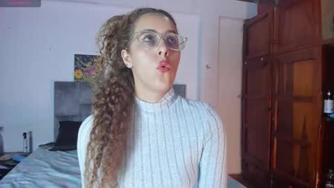 Snapshot of isangel_ chatting on 09/17/25, 03:52 Isabela online show from 09/17/25, 03:52