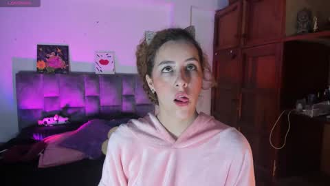 Snapshot of isangel_ chatting on 10/06/25, 06:11 Isabela online show from 10/06/25, 06:11