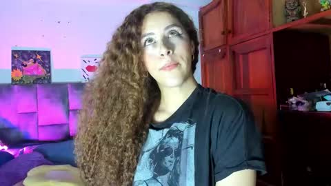 Snapshot of isangel_ chatting on 10/20/25, 12:55 Isabela online show from 10/20/25, 12:55