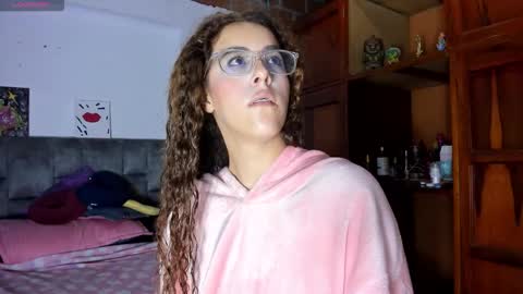 Snapshot of isangel_ chatting on 10/22/25, 02:56 Isabela online show from 10/22/25, 02:56