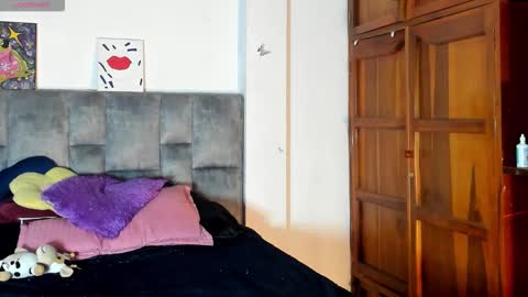 Snapshot of isangel_ chatting on 10/31/25, 02:23 Isabela online show from 10/31/25, 02:23