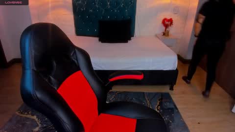 isabel  online show from 03/12/25, 10:48