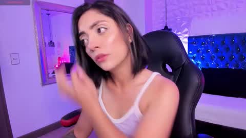 isabel  online show from 11/11/25, 09:48