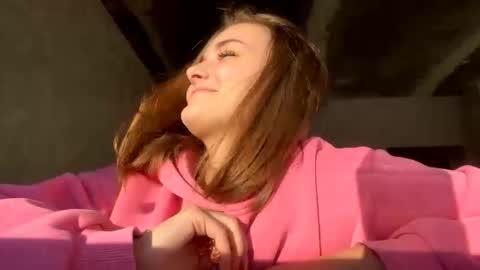 Snapshot of isauratorkelson chatting on 11/10/25, 09:19 Issa online show from 11/10/25, 09:19