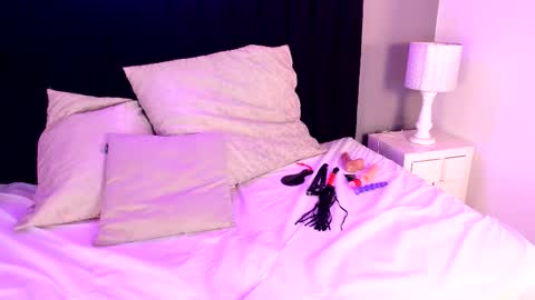 Isabela Isa for lovers online show from 03/24/26, 09:42