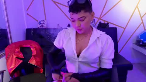 Snapshot of ise_lunny chatting on 09/11/25, 11:38 isabela online show from 09/11/25, 11:38