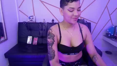 Snapshot of ise_lunny chatting on 09/19/25, 08:53 isabela online show from 09/19/25, 08:53