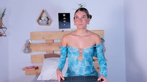 Snapshot of ishabellalopez chatting on 01/03/25, 04:22 ishabellalopez online show from 01/03/25, 04:22