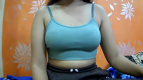 Snapshot of ishika_singh_ chatting on 03/04/25, 06:37 ishika_singh_ online show from 03/04/25, 06:37