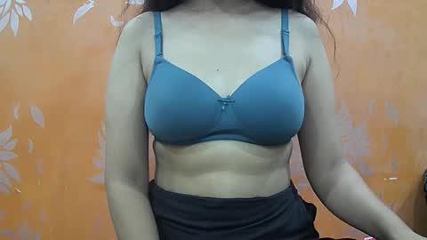Snapshot of ishika_singh_ chatting on 10/13/25, 01:49 ishika_singh_ online show from 10/13/25, 01:49