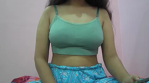 Snapshot of ishika_singh_ chatting on 10/16/25, 02:23 ishika_singh_ online show from 10/16/25, 02:23