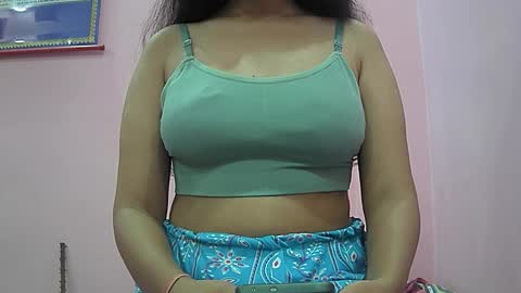 Snapshot of ishika_singh_ chatting on 10/23/25, 04:39 ishika_singh_ online show from 10/23/25, 04:39