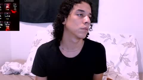 Snapshot of isidroglasc chatting on 06/04/26, 01:22 Isidro online show from 06/04/26, 01:22