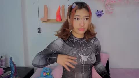 Snapshot of isisjones18 chatting on 10/24/25, 10:11 Isisjones18 online show from 10/24/25, 10:11