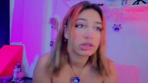 Snapshot of isisjones18 chatting on 11/27/25, 07:38 Isisjones18 online show from 11/27/25, 07:38