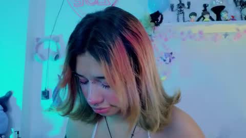 Snapshot of isisjones18 chatting on 12/22/25, 07:33 Isisjones18 online show from 12/22/25, 07:33