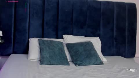 Isis Larah online show from 01/17/26, 11:48