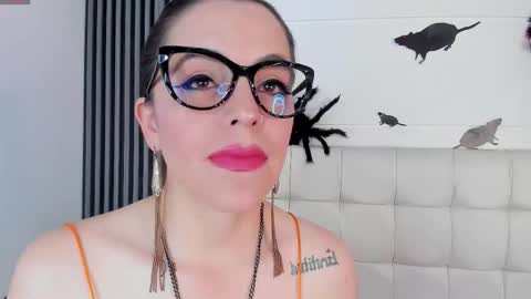 Isis Noir online show from 10/11/25, 07:01