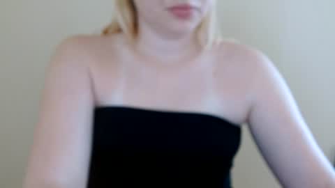 Snapshot of isla00 chatting on 07/03/26, 06:09 Isla online show from 07/03/26, 06:09