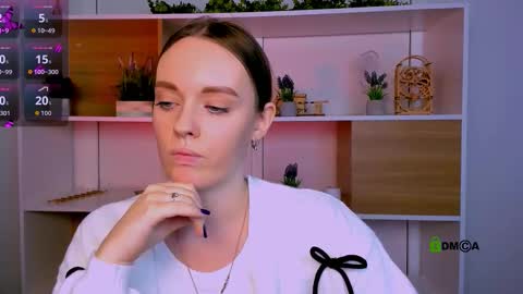 isla_dior online show from 11/08/25, 08:03