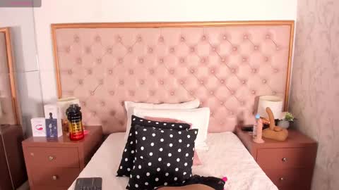 Vanessa online show from 03/08/25, 05:33