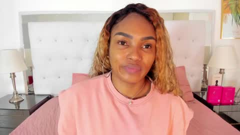 Snapshot of isla_scott chatting on 05/19/26, 11:27 Vanessa online show from 05/19/26, 11:27