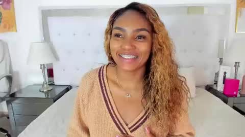Snapshot of isla_scott chatting on 06/19/26, 11:36 Vanessa online show from 06/19/26, 11:36