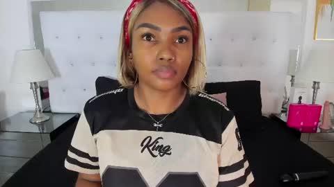 Snapshot of isla_scott chatting on 07/08/26, 11:26 Vanessa online show from 07/08/26, 11:26