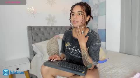 Isla Blue online show from 01/18/26, 03:21