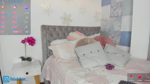 Isla Blue online show from 04/27/26, 12:41