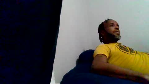 Snapshot of islandmaker chatting on 06/13/26, 06:33 islandmaker online show from 06/13/26, 06:33
