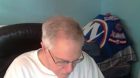 Snapshot of islesman22 chatting on 05/19/26, 10:38 islesman22 online show from 05/19/26, 10:38