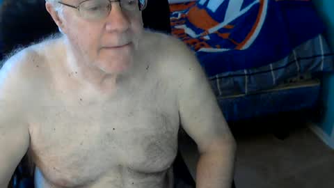 Snapshot of islesman22 chatting on 06/21/26, 11:13 islesman22 online show from 06/21/26, 11:13