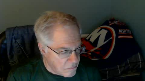 Snapshot of islesman22 chatting on 06/24/26, 01:37 islesman22 online show from 06/24/26, 01:37