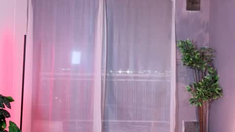 Snapshot of isnotforeveryone chatting on 09/17/25, 02:35 Julyane online show from 09/17/25, 02:35