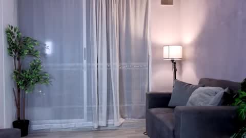 Snapshot of isnotforeveryone chatting on 09/22/25, 01:07 Julyane online show from 09/22/25, 01:07