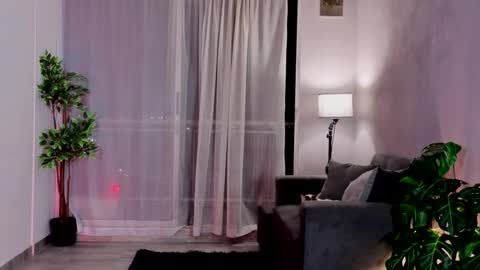 Snapshot of isnotforeveryone chatting on 09/26/25, 03:10 Julyane online show from 09/26/25, 03:10