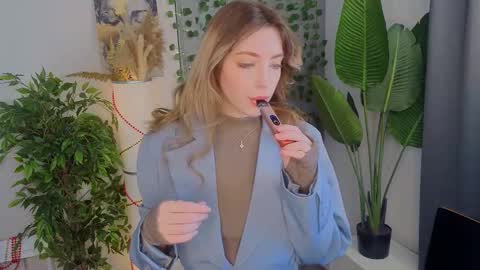 Emilia online show from 02/04/26, 06:19