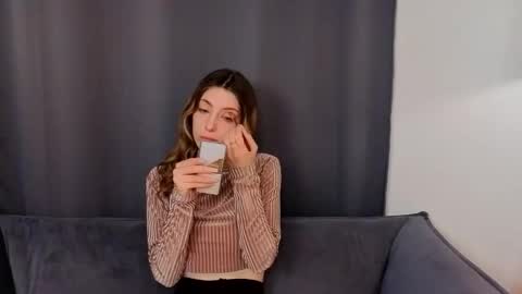 Emilia online show from 02/19/26, 06:20